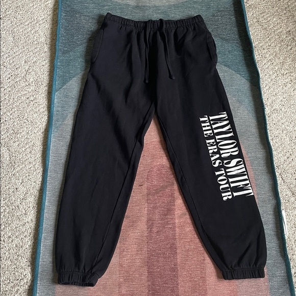 Taylor Swift Black The Eras Tour Jogger Sweatpants - Picture 6 of 11